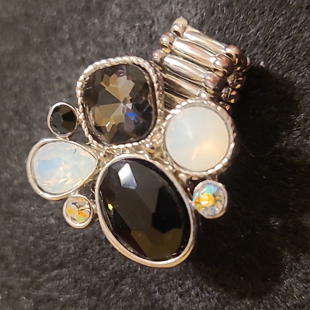 Black and white stretchy ring